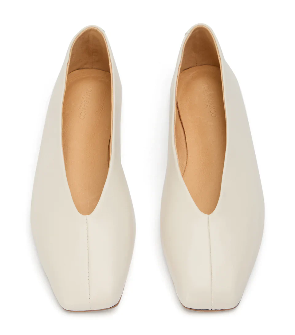 TONY BIANCO BRASH LEATHER FLATS IN DOVE NAPPA - Image 4