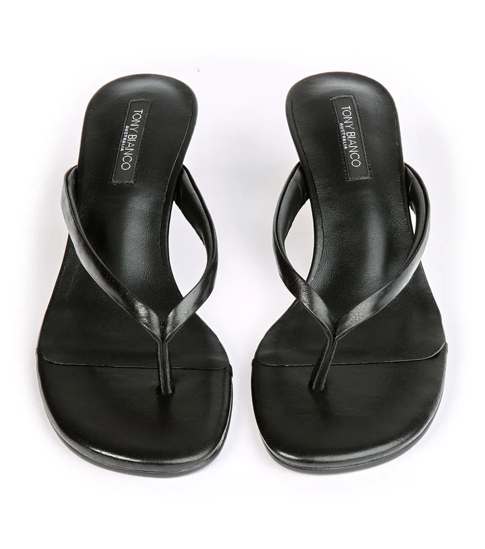 TONY BIANCO EDGY LOW WEDGE THONG BLK VINTAGE - Image 5
