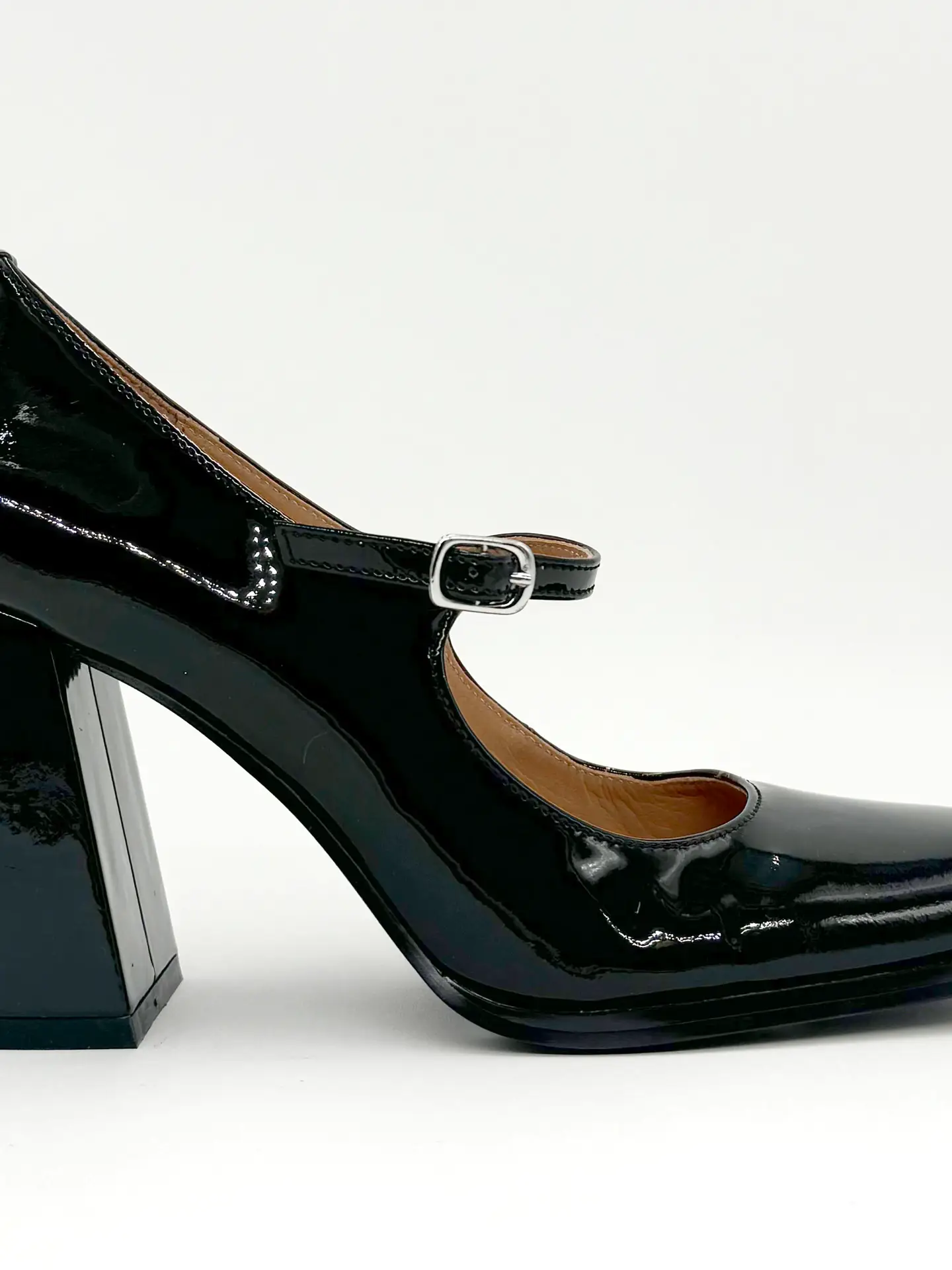 AMIE RAFA JACKIE PUMPS BLACK PATENT - Image 5