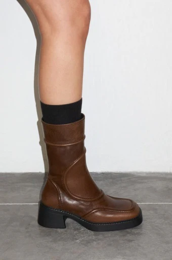 MIISTA Malene Tan and Black Ankle Boots - Image 3