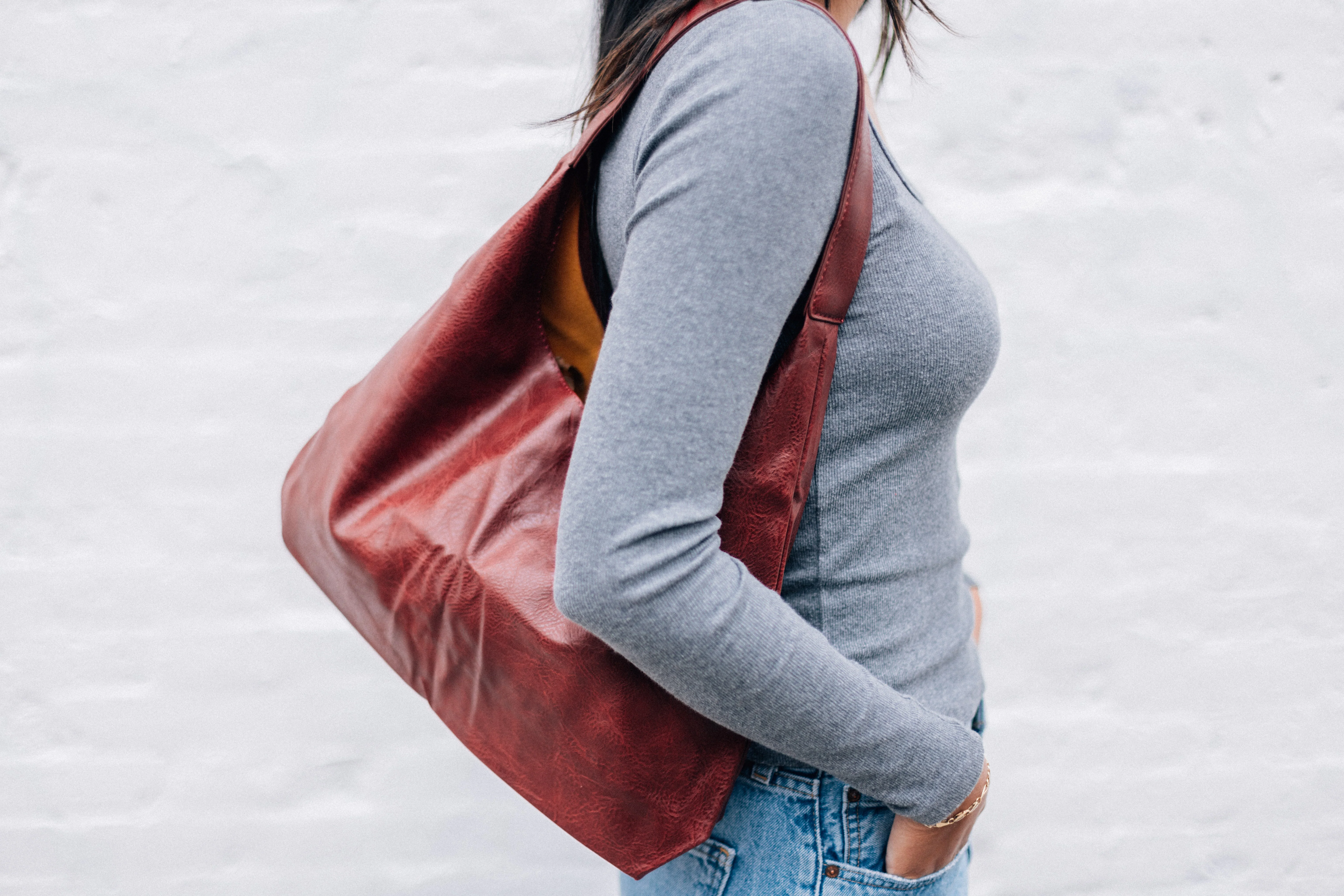 SOFT VEGAN RED HOBO - Image 5