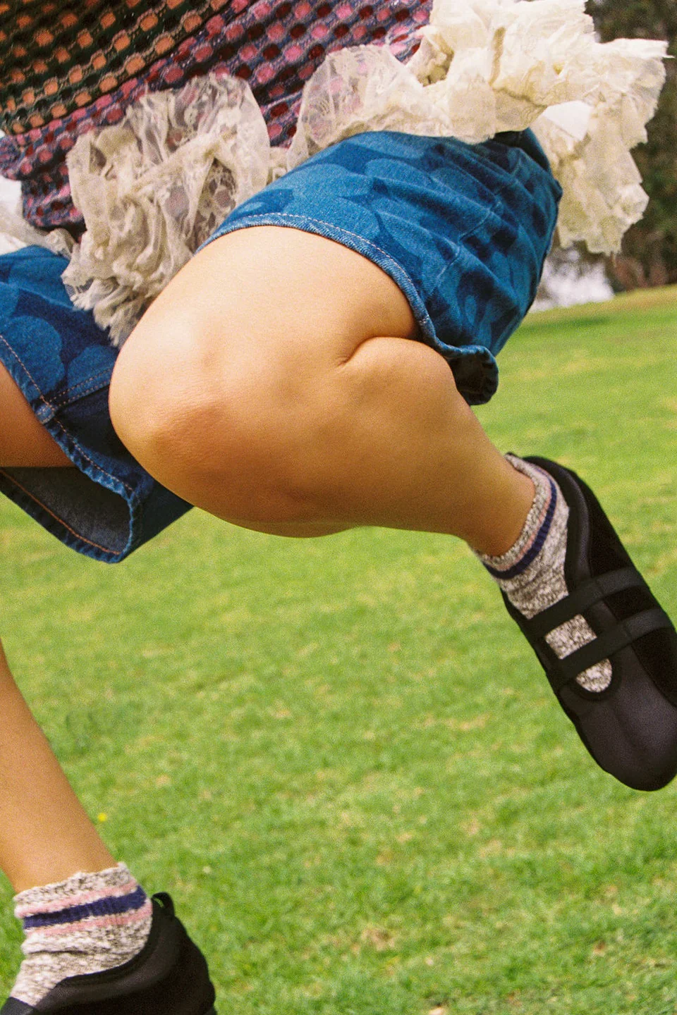 INTENTIONALLY BLANK SPORTY FLAT IN BLACK - Image 3
