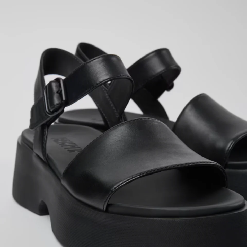 CAMPER TASHA FLATFORM SANDALS IN BLACK - Image 6